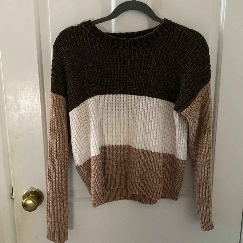 Large Junior’s 3 Color Sweater